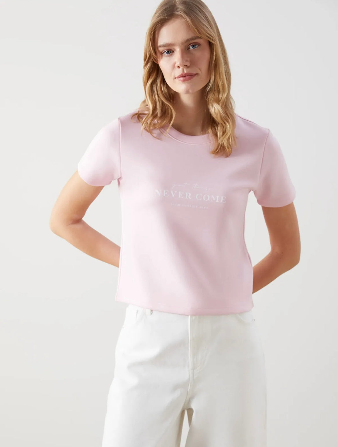 NEVER COME Crew Neck Printed Women's T-shirt | BABY PINK